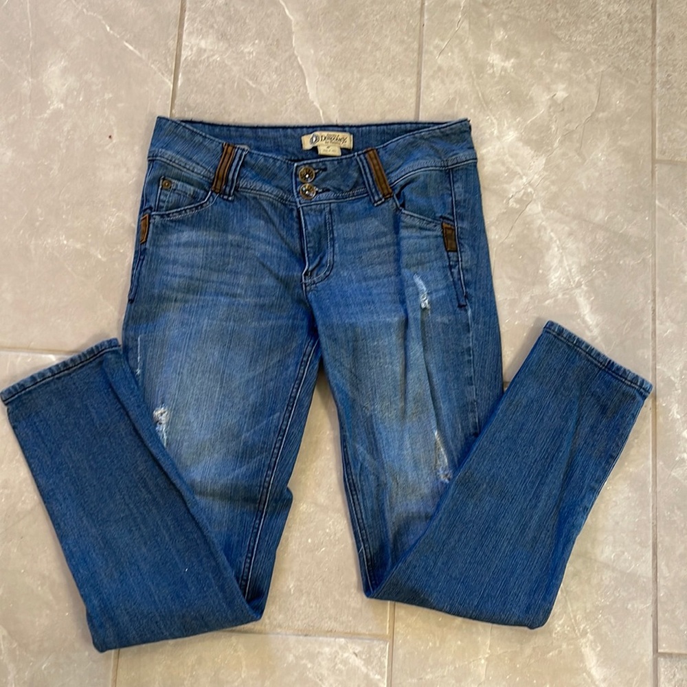 Democracy distressed skinny leg jeans. Size 6